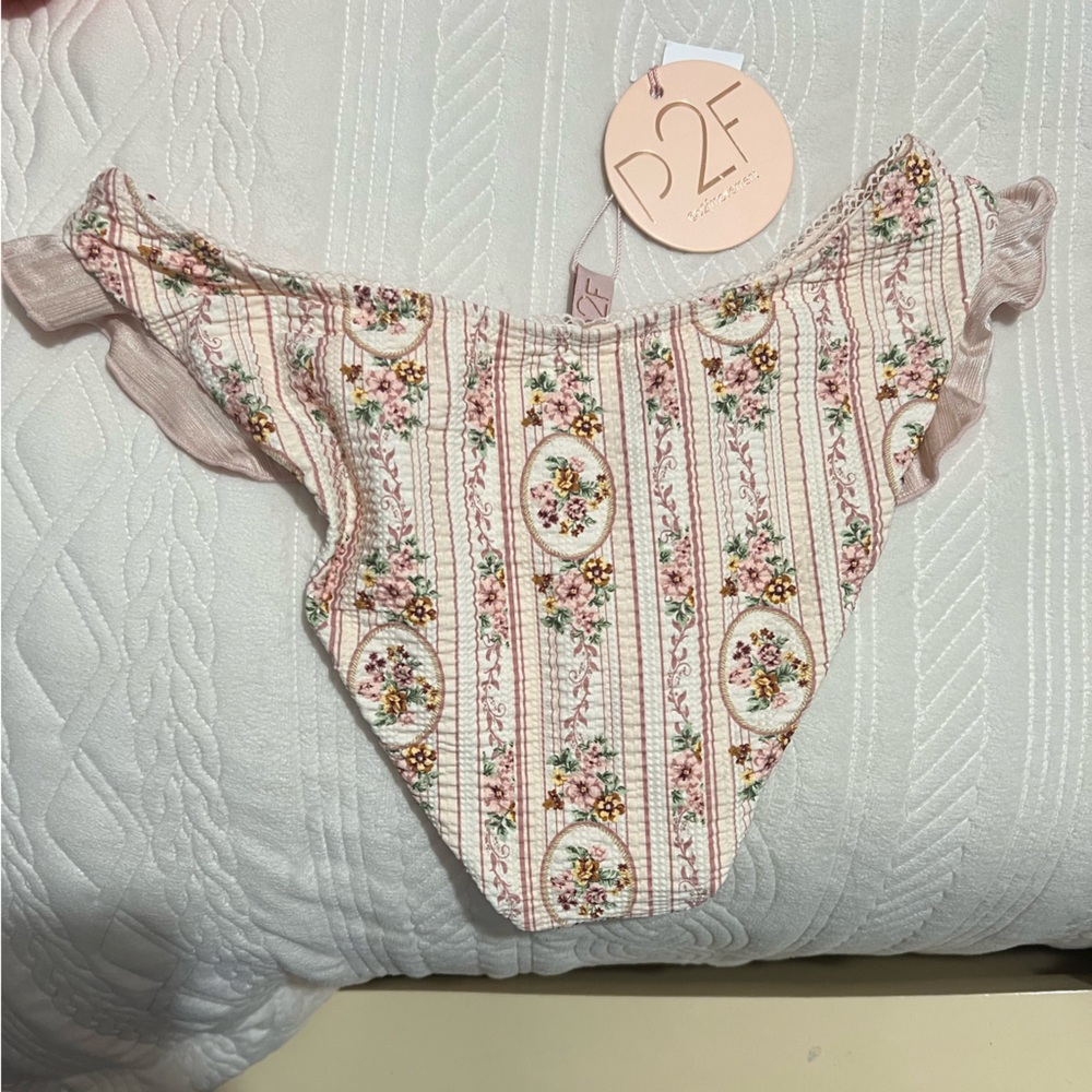Floral Ruffle Bikini Bottoms - Picture 4 of 4